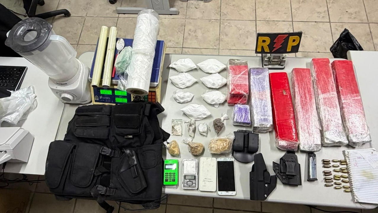 Suspeito de ameaçar mulher foge e polícia encontra drogas e munições em imóvel na Grande Natal