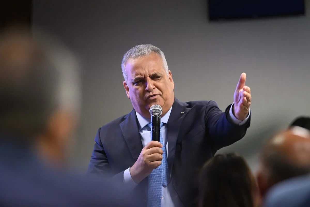 Vice de Flávio Bolsonaro rejeita acordo com Lindbergh e promete levar ação "até o fim"