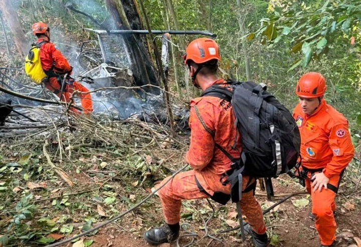 Queda de helicóptero deixa quatro mortos na Zona Sul do Rio de Janeiro
