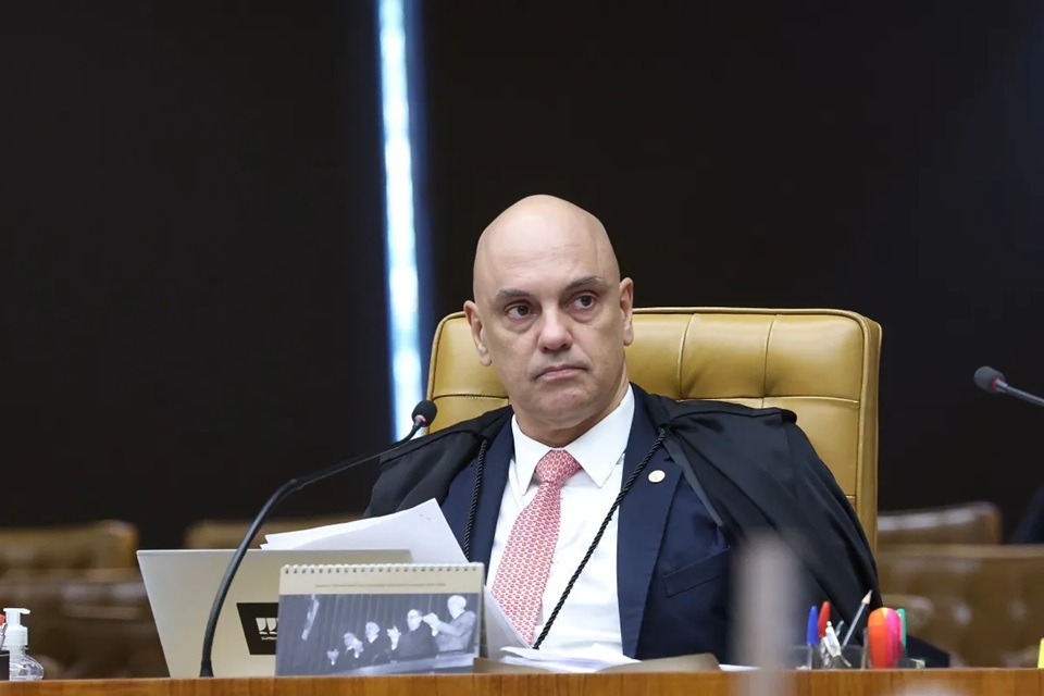 Moraes determina investigação contra fonte de jornalista em reportagem sobre Dino