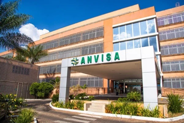 Anvisa proíbe venda e determina apreensão de 12 produtos de limpeza; veja quais são e as marcas