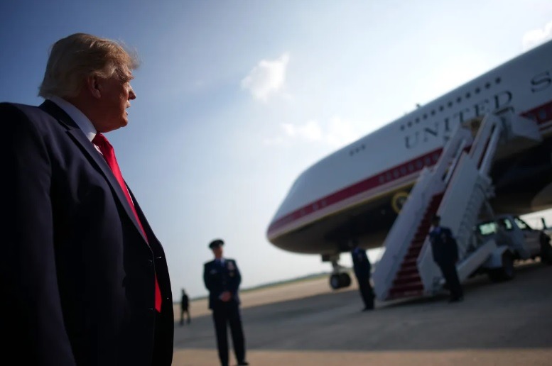 Ameaça de míssil teria motivado troca de avião de Trump