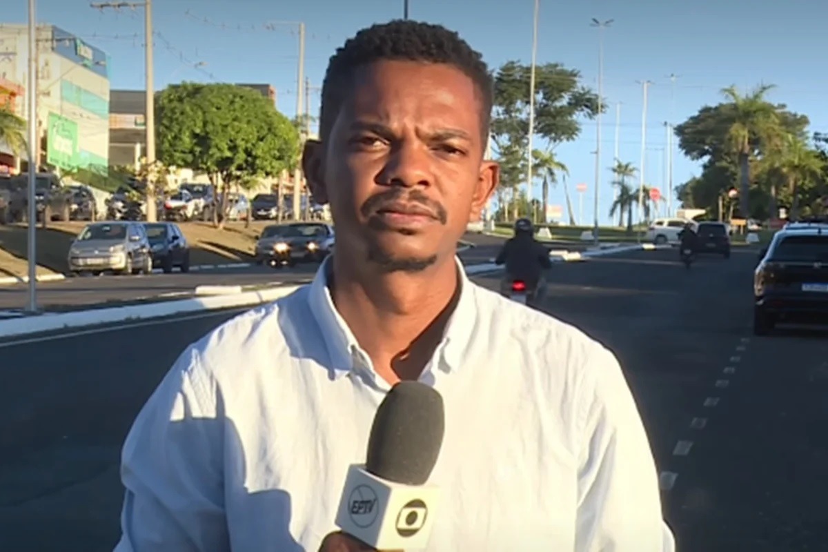 Repórter da Globo quase é atropelado durante gravação e ainda vira alvo de provocação