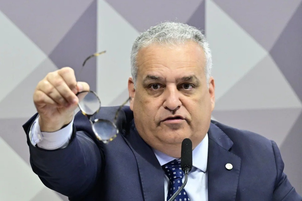 VÍDEO: Vice de Flávio cobra prisão após mensagens de Lulinha mencionarem possível mudança para a Suíça