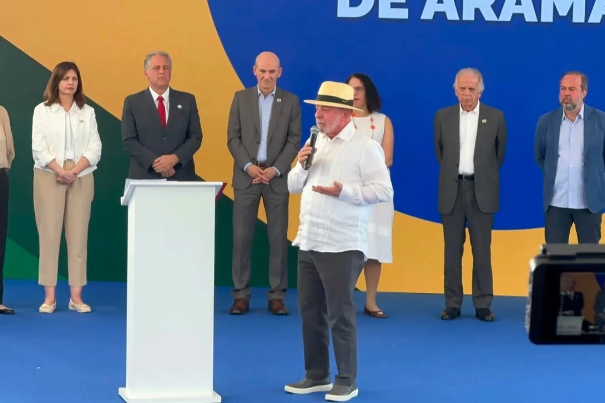 Lula promete recursos para submarino nuclear: “Para nossa soberania”