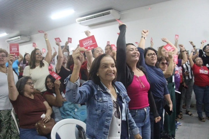 Justiça aumenta multa e determina desconto de dias parados de professores em Natal