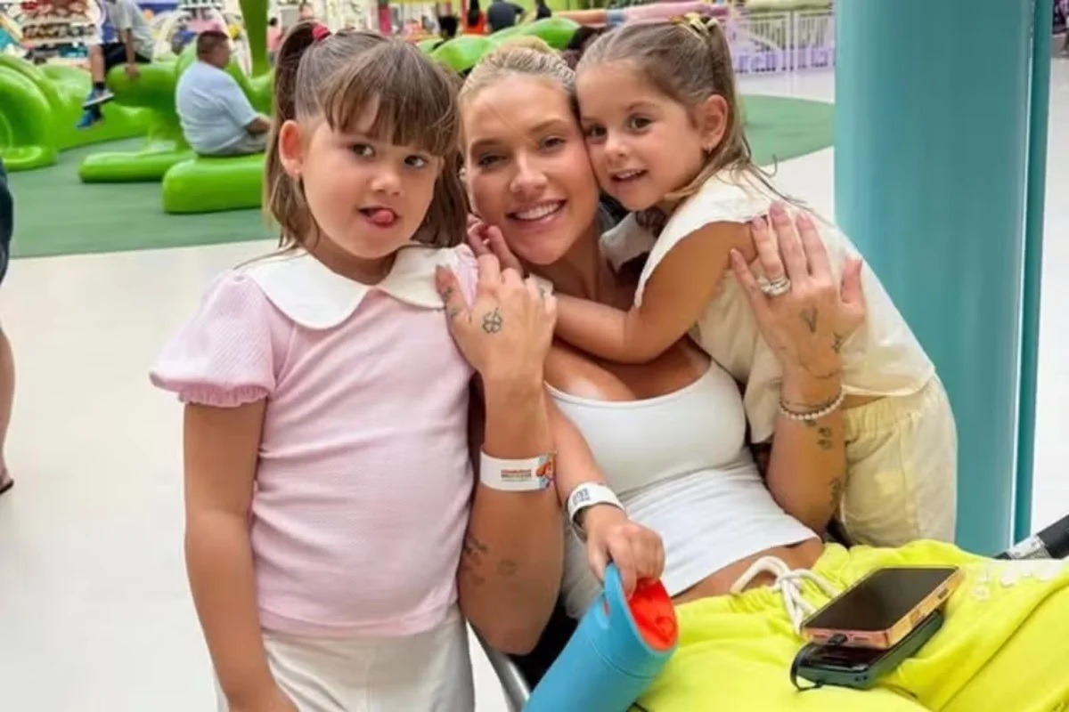 [VÍDEO] Virginia reencontra as filhas em Madrid e gera polêmica: “Forçadas a abraçar”; veja