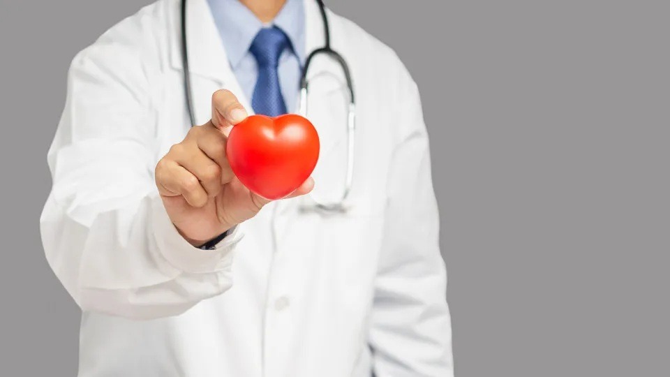 Médico alerta: 7 sinais de problemas no coração que nunca deve ignorar