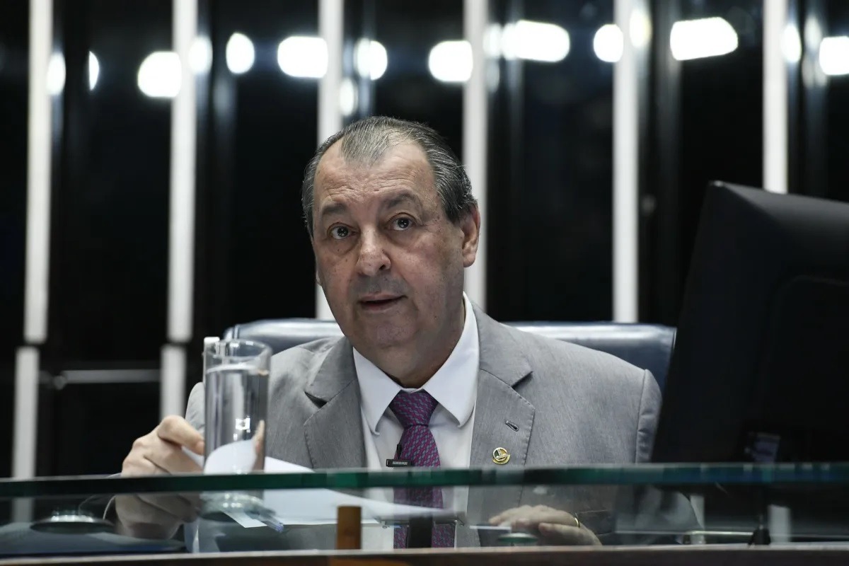 “TIRO NA CABEÇA”: Relator da PEC 6 x 1 diz que “nenhum senador é louco de votar contra”