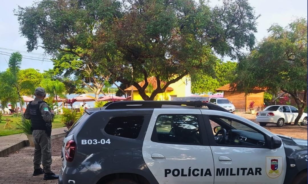 Mãe é conduzida à delegacia após esfaquear o próprio filho em Parnamirim