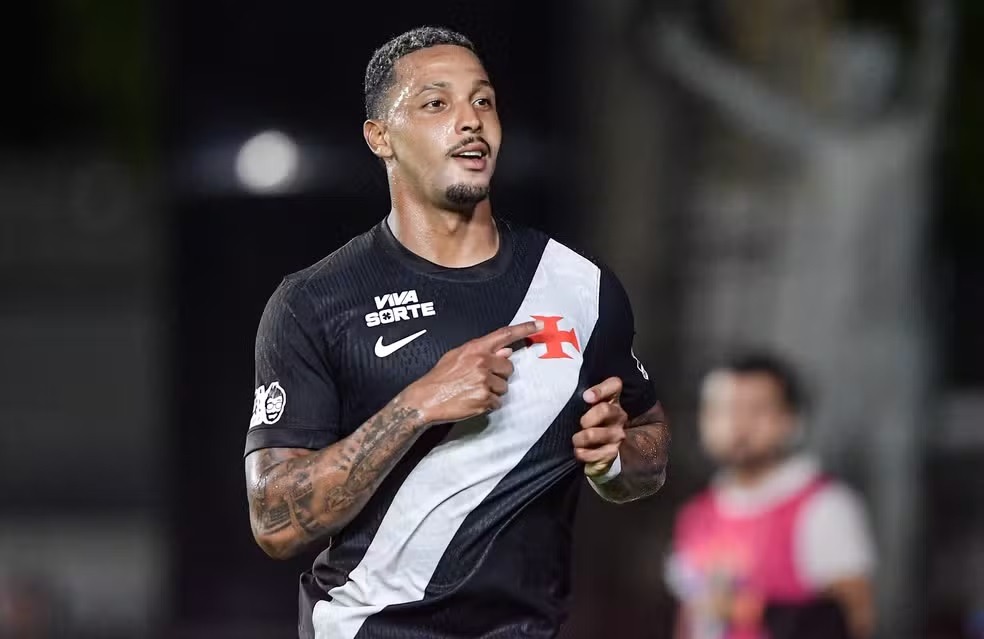 Jogador do Vasco é alvo de buscas em investigação sobre tráfico de armas e drogas