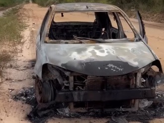 Carro usado em sequestro de empresário é encontrado queimado
