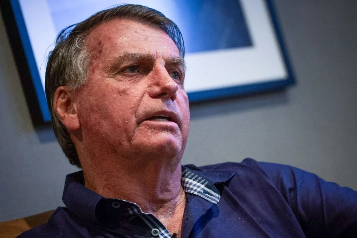 Moraes manda forças de segurança destruírem armas de Bolsonaro