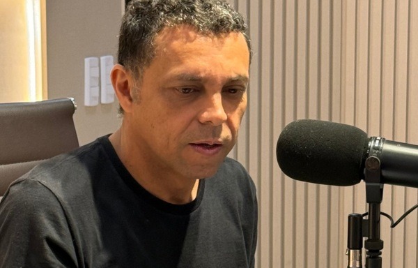 VÍDEO: Candidato a deputado federal Coronel Brilhante sofre atentado a tiros durante live em comunidade de Mossoró