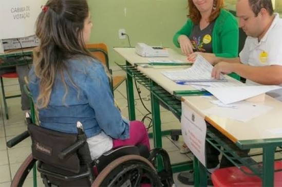 Eleitores com deficiência poderão pedir transporte gratuito no RN; veja como solicitar