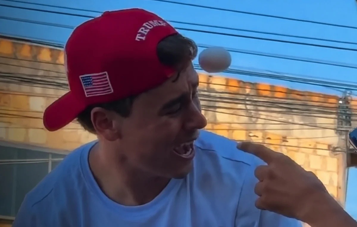 VÍDEO: Nikolas é atingido por ovo durante ato de campanha 