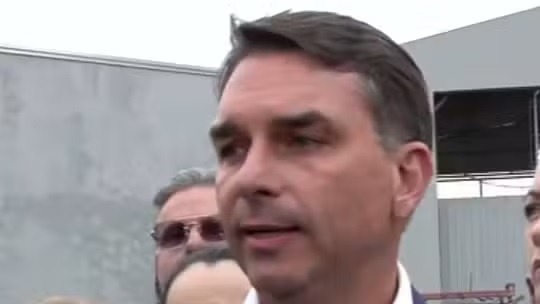 [VÍDEO] “VÃO PARA AS RUAS”: Flávio Bolsonaro convoca apoiadores para atos de 7 de Setembro e contra Moraes em todo...