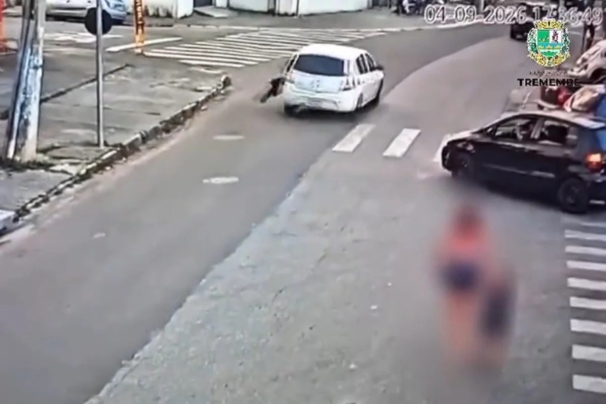 [VÍDEO] Motorista de aplicativo não devolve troco e arrasta passageira pela rua