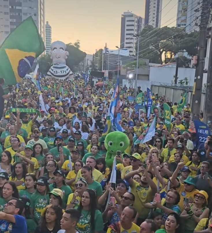 VÍDEO: Manifestantes ocupam Largo do Atheneu em protesto contra Lula e Moraes