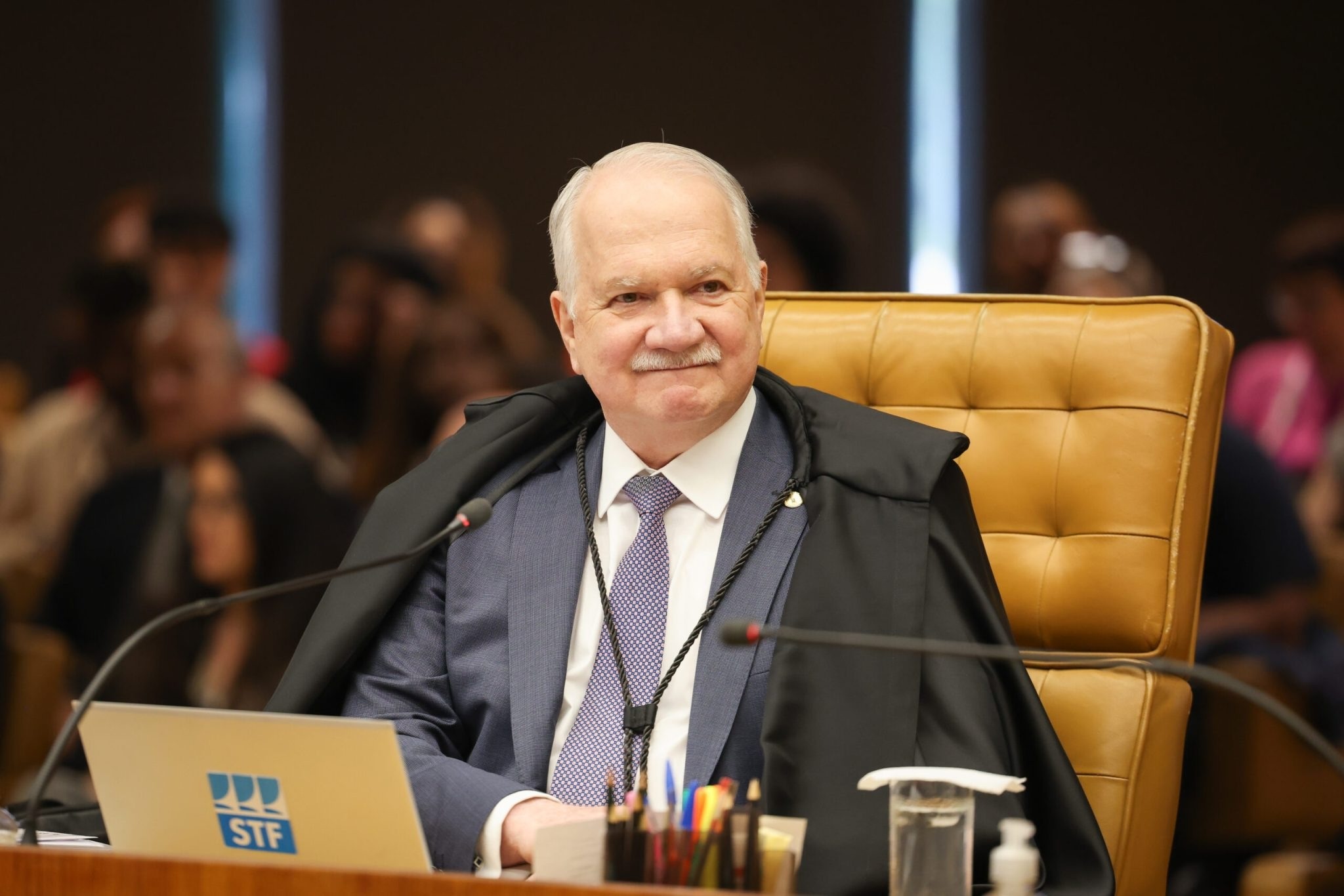 Fachin convoca ex-presidentes do STF para reunião reservada em meio à crise envolvendo Moraes e Banco Master