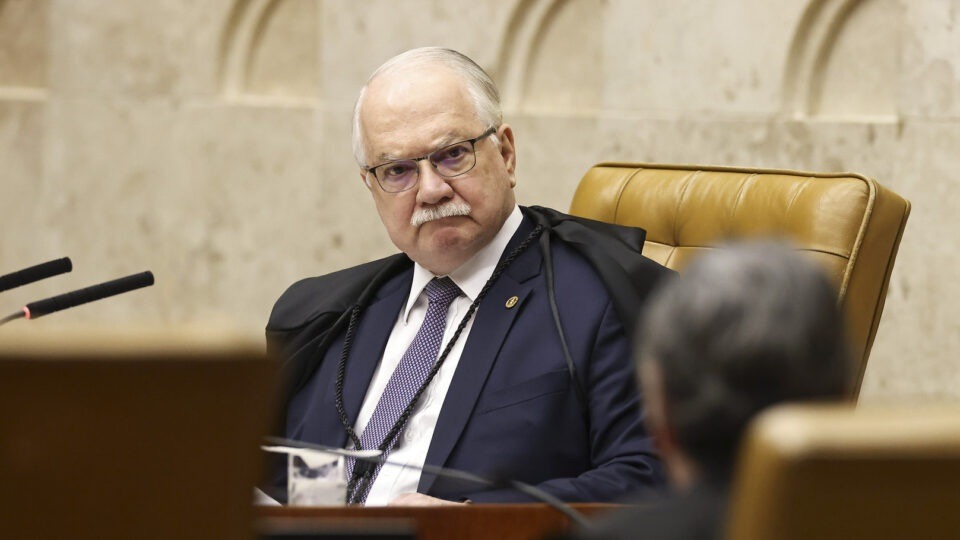Pressionado, Fachin tenta conter crise e pauta para 15/9 o futuro de Moraes