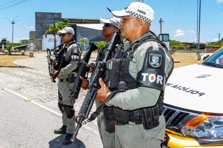 Foragido da Justiça por roubo e furto é preso pela polícia na Via Costeira