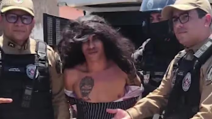 Serial killer disfarçado de mulher é preso na Paraíba