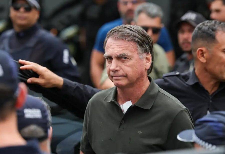 TSE proíbe uso de imagem de Bolsonaro em santinhos de candidatos
