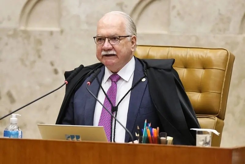 Fachin adia sessão no STF que analisaria atuação de Mendonça no Caso Master