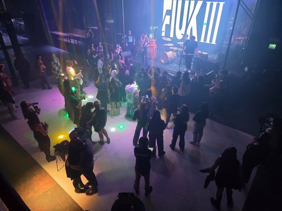 VÍDEO: Fiuk abre show de despedida com apenas 67 pessoas na plateia
