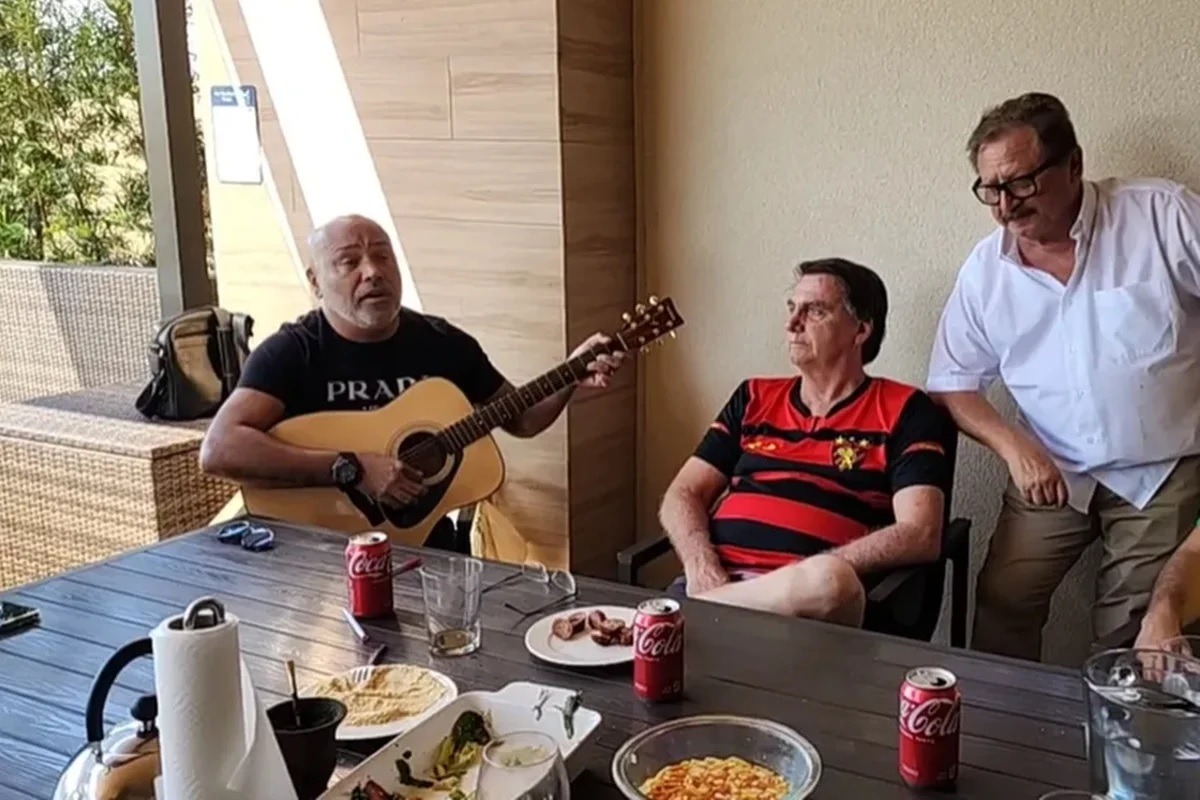 “Rick é inesquecível”, diz Flávio Bolsonaro após morte do cantor; veja