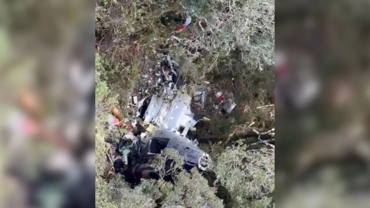 Corpos de Rick e dos demais integrantes de helicóptero são resgatados com ajuda de cordas