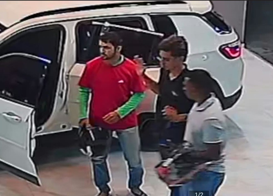 VÍDEO: Criminosos monitoram lojas de carros pelas redes sociais, agendam atendimento e assaltam os estabelecimentos em Natal