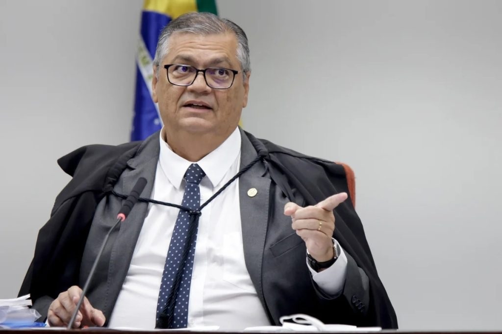 Dino manda PF investigar por omissão órgão do governo federal que fiscaliza mercado financeiro