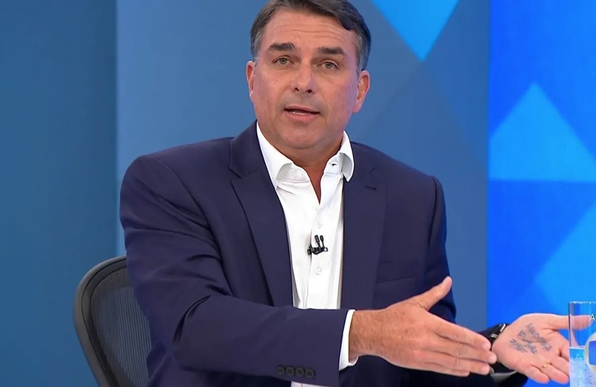 Flávio planeja “PEC da Transição” com corte de R$ 300 bilhões nos gastos