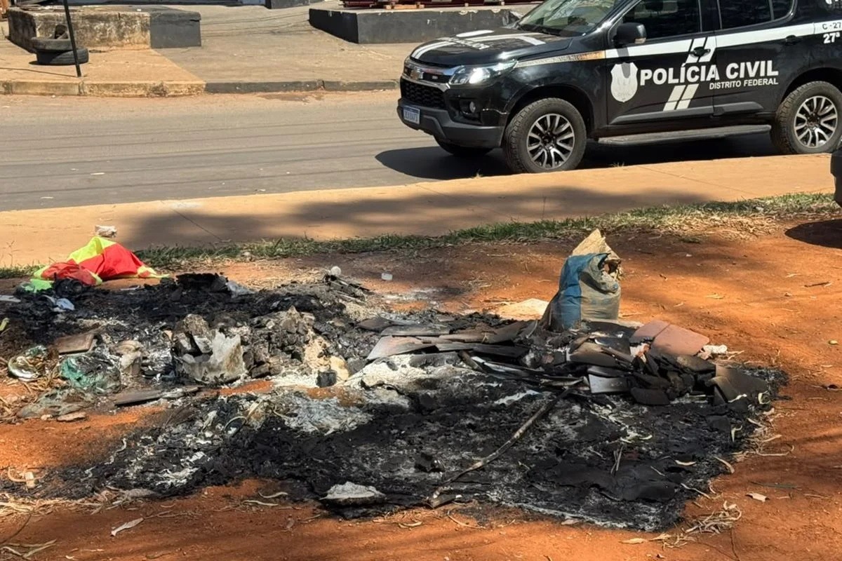 [VÍDEO] Mãe de bebê encontrado carbonizado é solta; companheiro segue preso