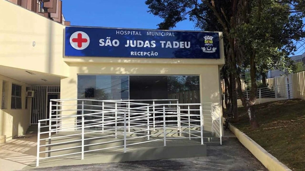 Mulher dorme com cigarro aceso, provoca incêndio e é salva por vizinho