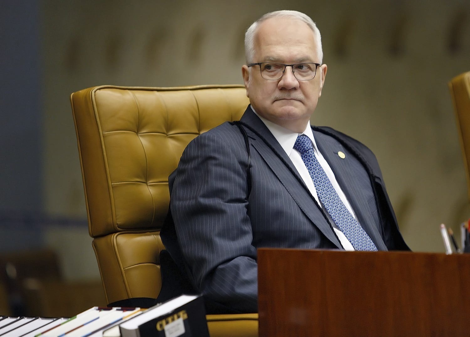 Disputa entre Mendonça, Dino e Fux por posts sobre Nossa Senhora pressiona Fachin