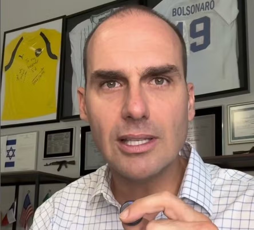 Eduardo Bolsonaro promete “faxina” no Itamaraty se Flávio vencer eleição