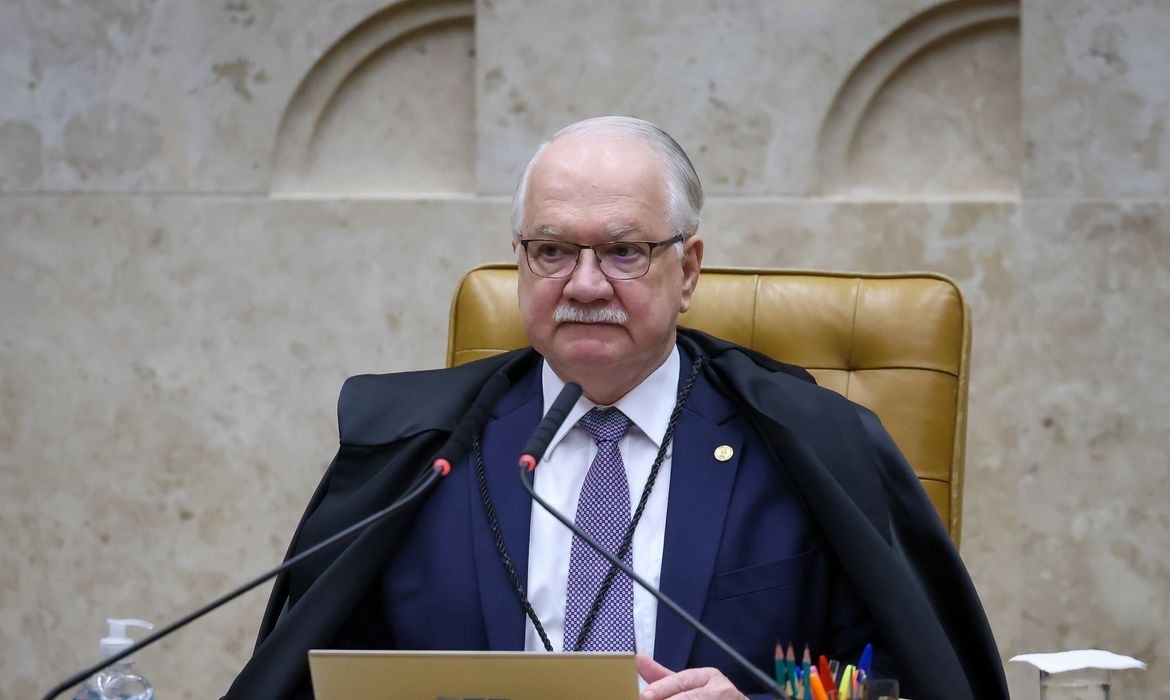 Fachin rejeita pedido de Flávio para tirar Dino de ações ligadas à eleição