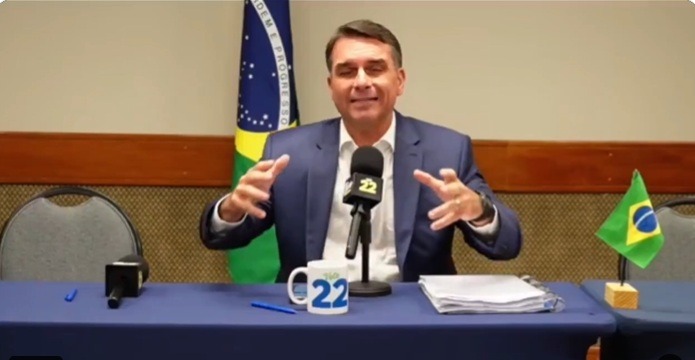 VÍDEO: Flávio Bolsonaro acusa Lula de usar “amigos do Judiciário” para censurar debate da TV Globo