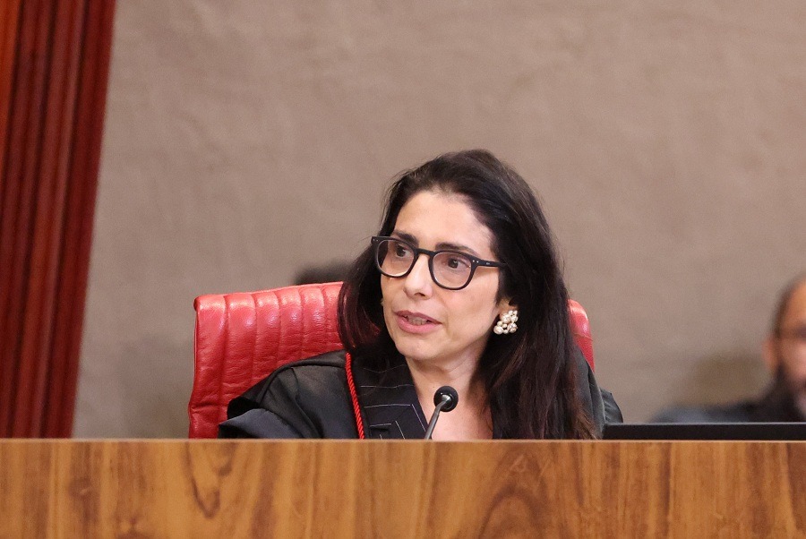 Ministra que proibiu púlpito vazio em debate trabalhou no governo Lula