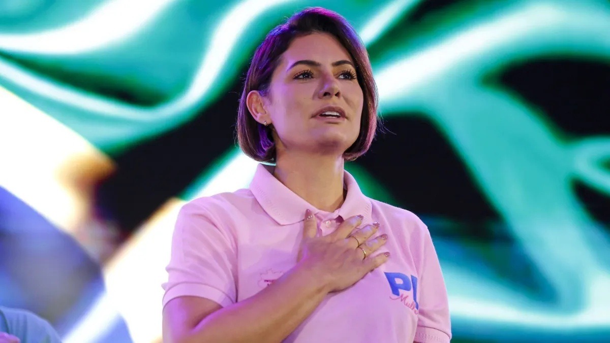 "Dias mais difíceis": Michelle detalha momento de Bolsonaro após Damares relatar que ex-presidente passou mal
