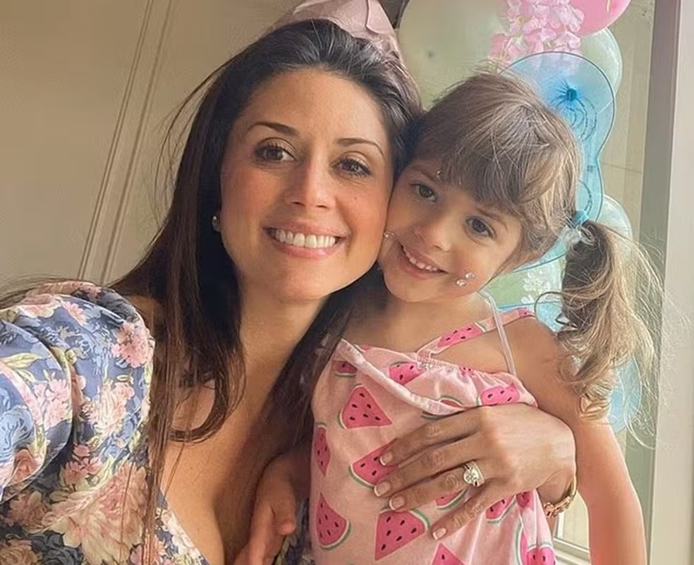 Brasileira mata filha de 4 anos e tira a própria vida após Justiça dos EUA dar guarda ao pai