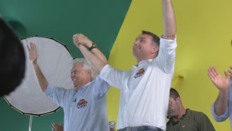 [VÍDEO] “Concordamos praticamente 115%”: Flávio celebra apoio de Caiado no segundo turno
