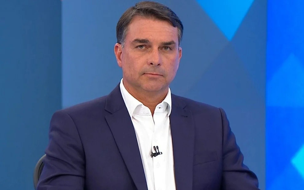 Com avanço de apoios no Centrão, Flávio Bolsonaro amplia palanque contra Lula no 2° turno
