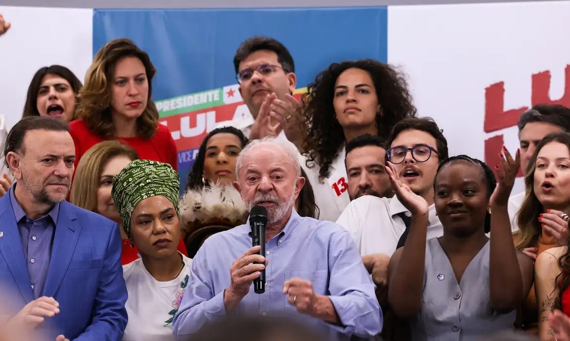 Equipe de Lula tenta recalcular rota e superar instabilidade para o 2º turno