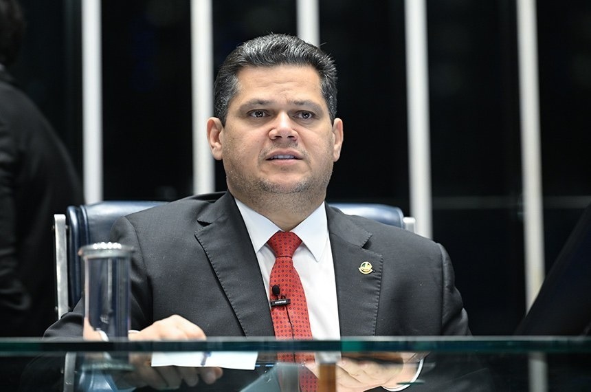 Davi Alcolumbre sinaliza que pode acelerar votação da 6x1
