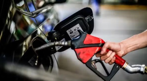 A 16 dias do segundo turno, Lula zera impostos federais sobre a gasolina