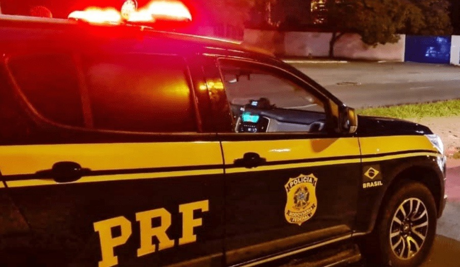 Colisão entre carro e moto deixa homem morto, em Mossoró; motorista foge sem prestar socorro